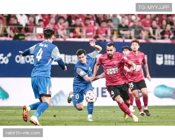 中超联赛战况胶着：球队表现起伏不定，争冠格局扑朔迷离