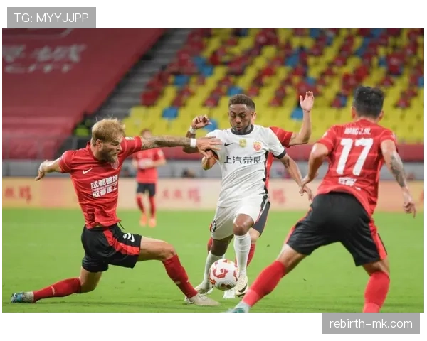 中超新秀闪耀赛场,出色表现点燃球迷热情与期待 中超新秀闪耀赛场,出色表现点燃球迷热情与期待