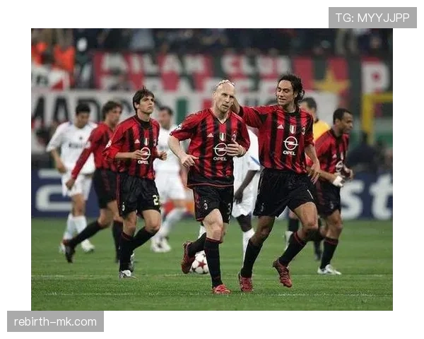 马尔蒂尼的防线领导力在现代足球中持续保持坚固屏障的影响力分析