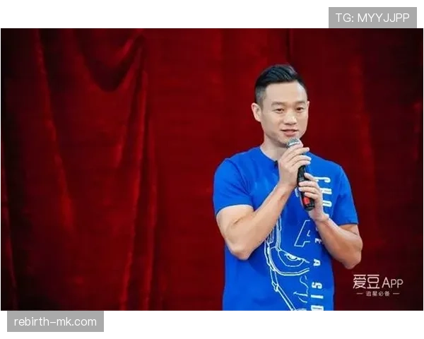 鲍春来赛场上严肃，私底下居然这么会享受生活？