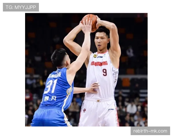 今早小区碰到易建联，手拎塑料袋买菜，手腕那块表直接把我价值观打散