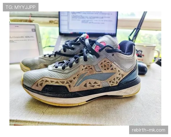 苏翊鸣家里堆满赞助商送的限量球鞋，自己却天天穿训练旧鞋